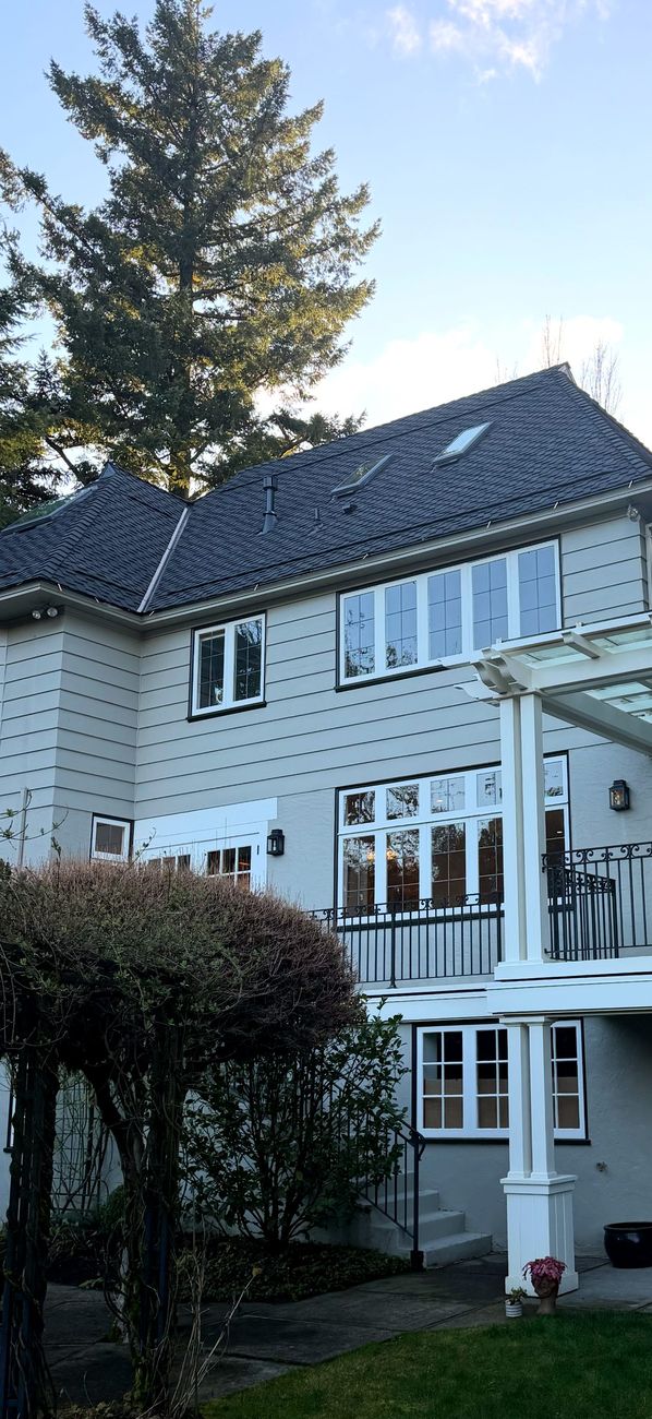Home with energy-efficient replacement windows in Portland, OR