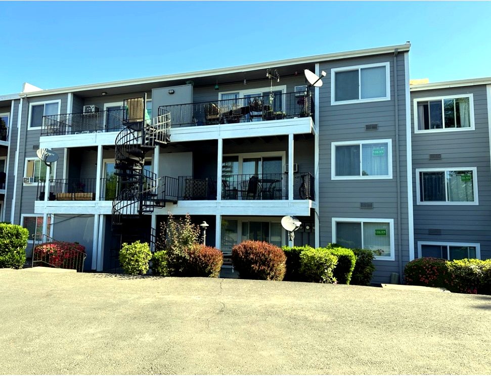 New siding on a multi-family building in Salem, OR