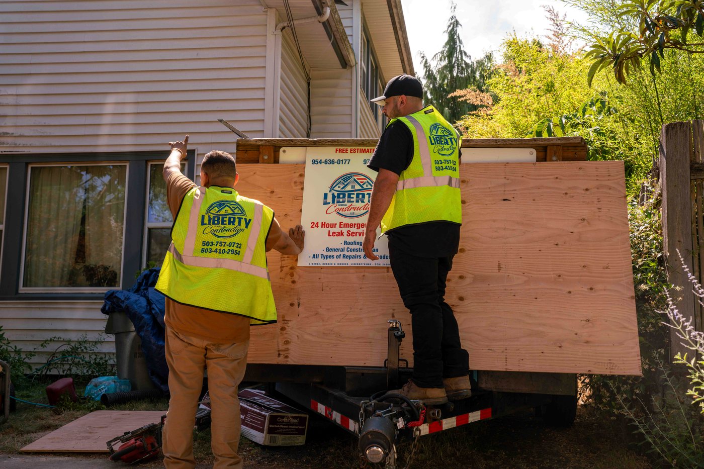 The Liberty General Construction crew in branded vests on a job in the Portland, OR area